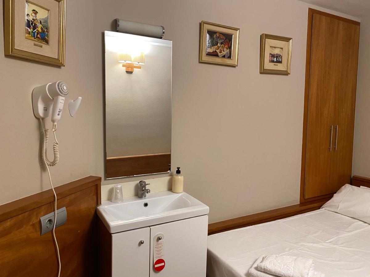 Hostal Galicia Cardedeu Extérieur photo