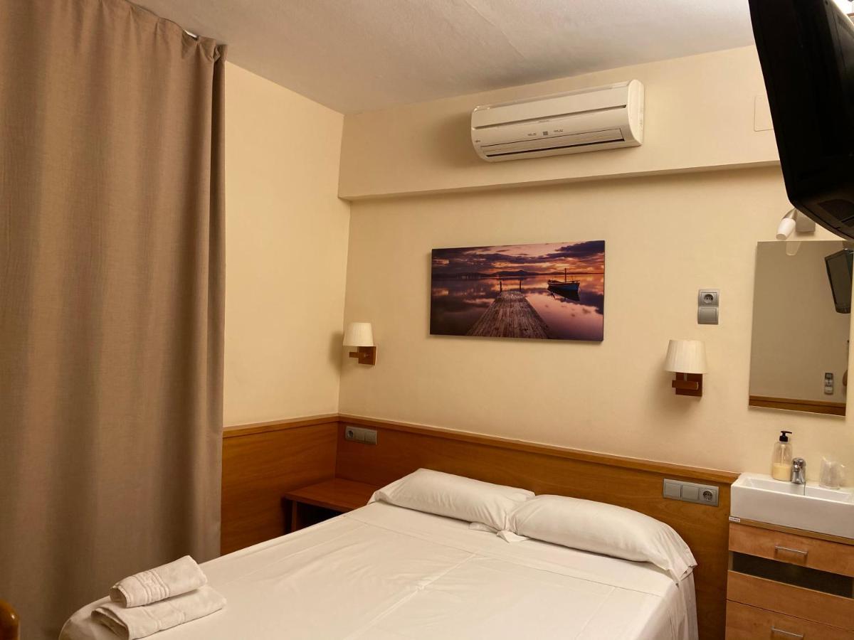 Hostal Galicia Cardedeu Extérieur photo