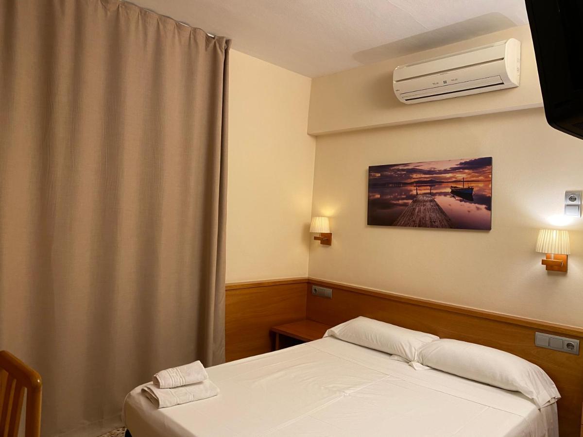 Hostal Galicia Cardedeu Extérieur photo