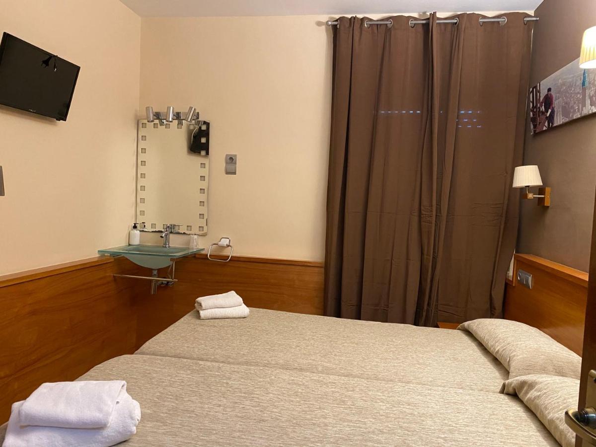 Hostal Galicia Cardedeu Extérieur photo