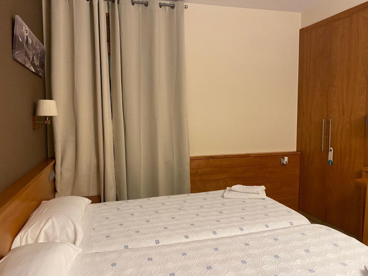 Hostal Galicia Cardedeu Extérieur photo