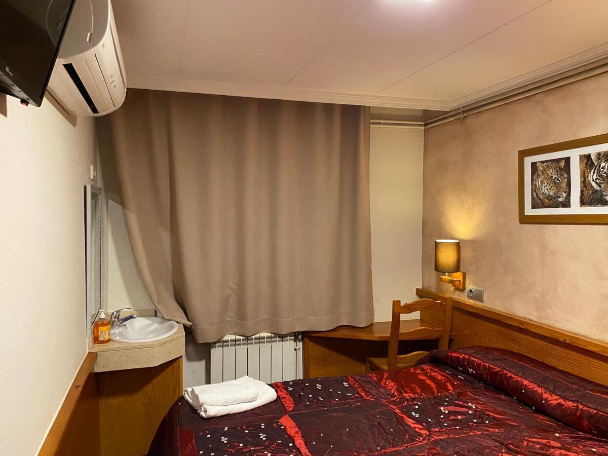 Hostal Galicia Cardedeu Extérieur photo