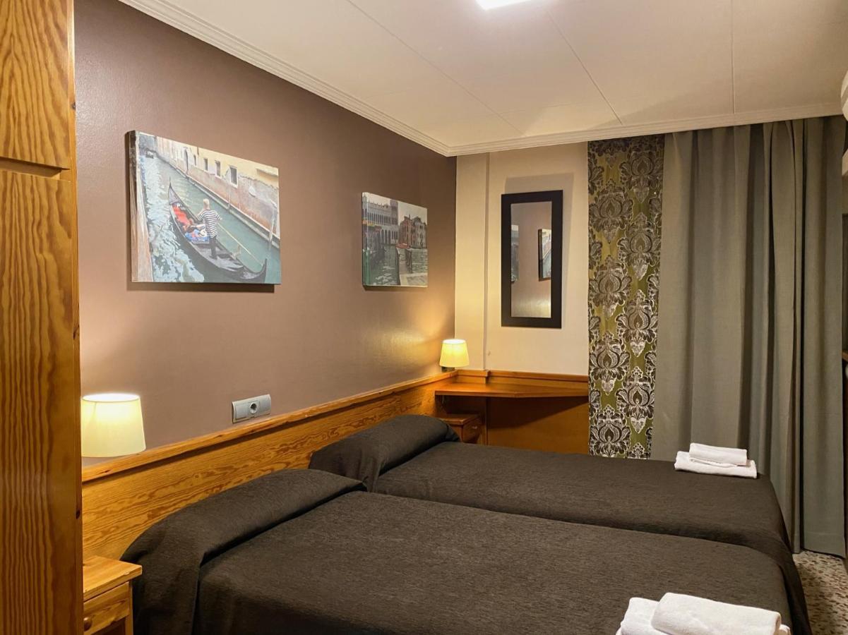 Hostal Galicia Cardedeu Extérieur photo