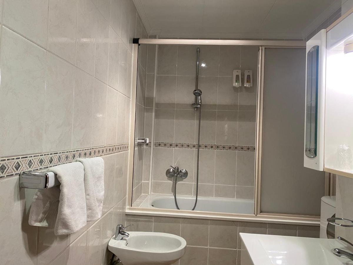 Hostal Galicia Cardedeu Extérieur photo