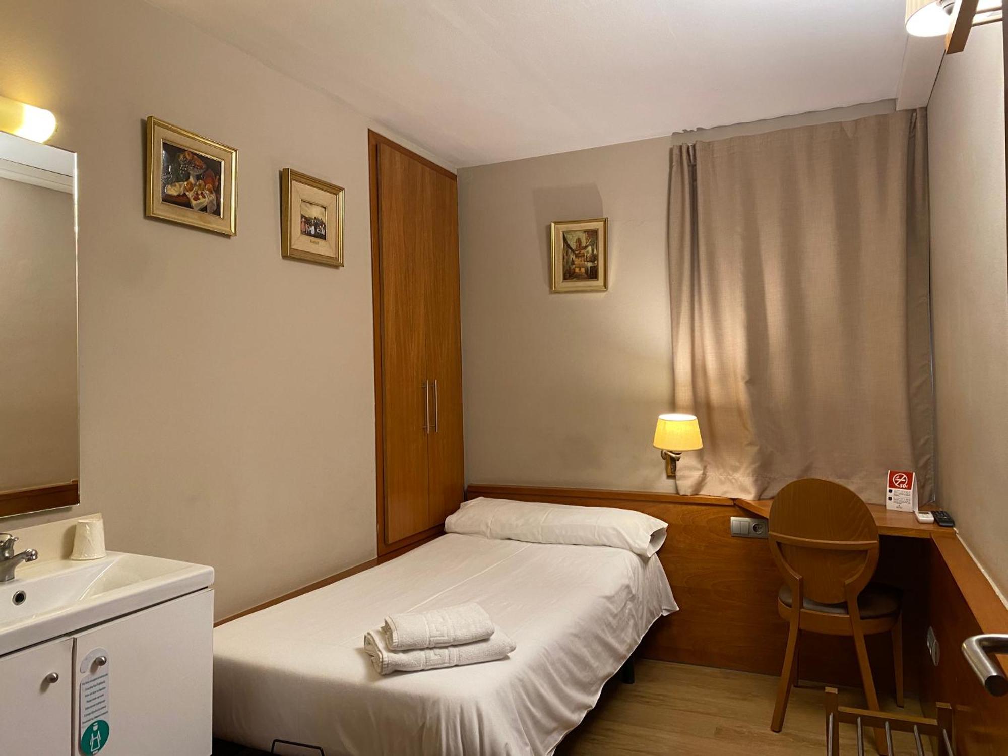 Hostal Galicia Cardedeu Extérieur photo